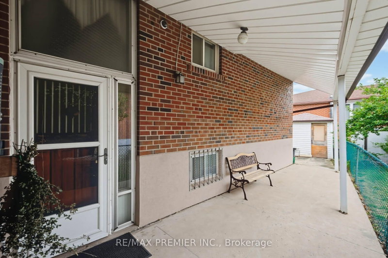27 Whitfield Toronto,ON M9L 1G2 — Photo 20
