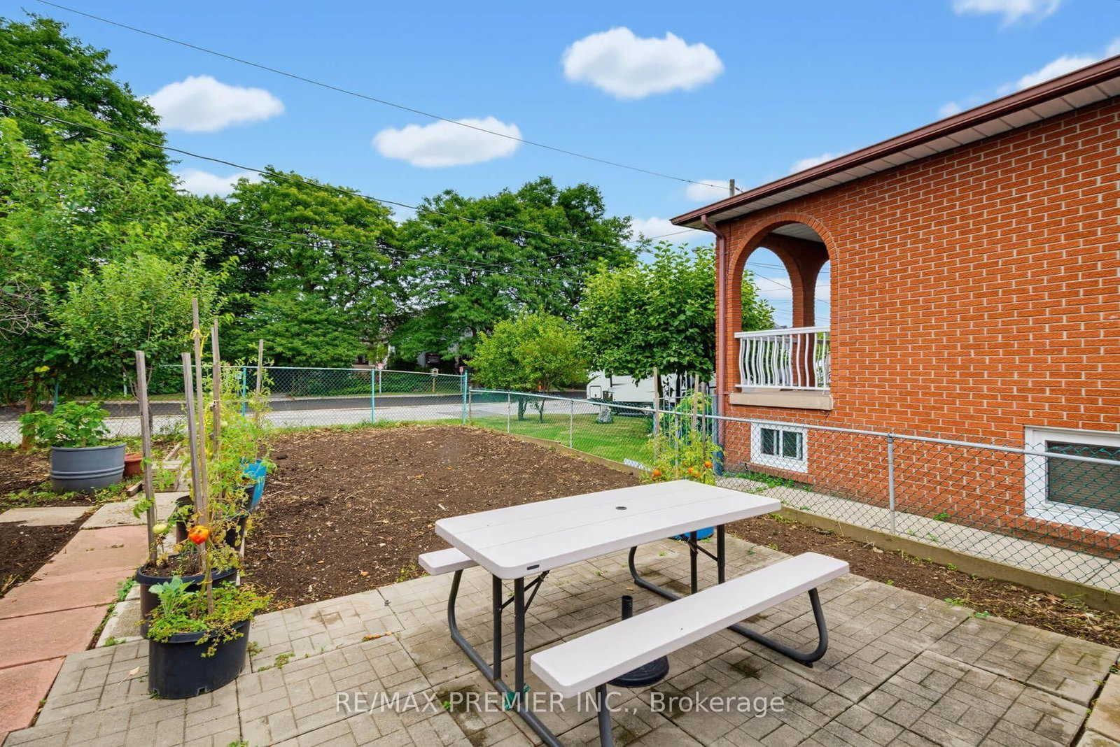 27 Whitfield Avenue • Toronto, ON photo 22