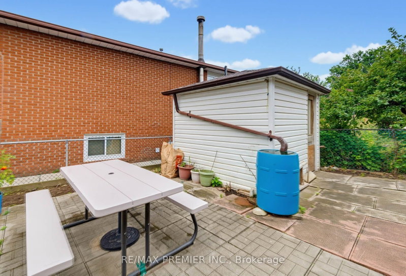 27 Whitfield Toronto,ON M9L 1G2 — Photo 23