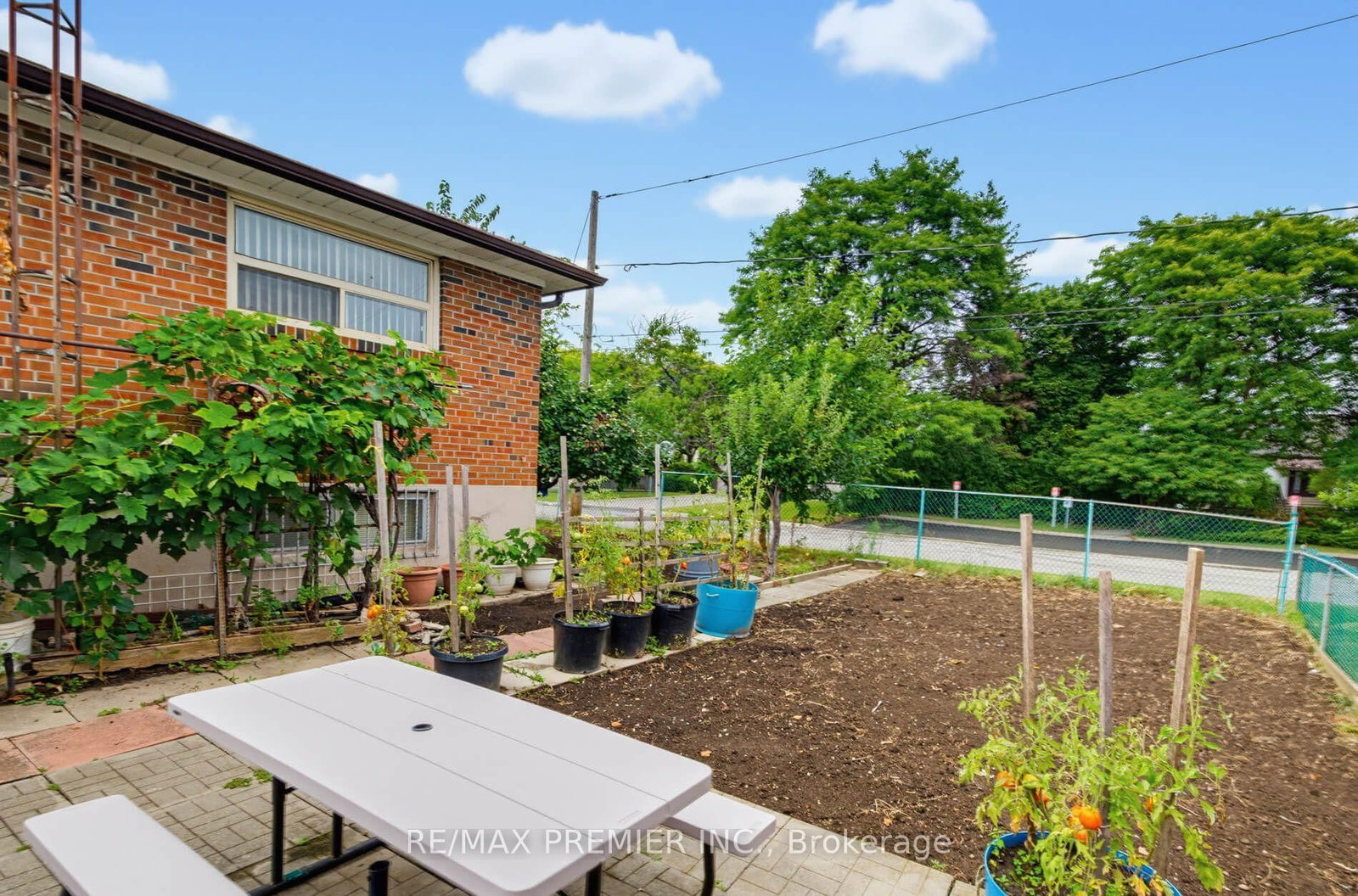 27 Whitfield Avenue • Toronto, ON photo 24