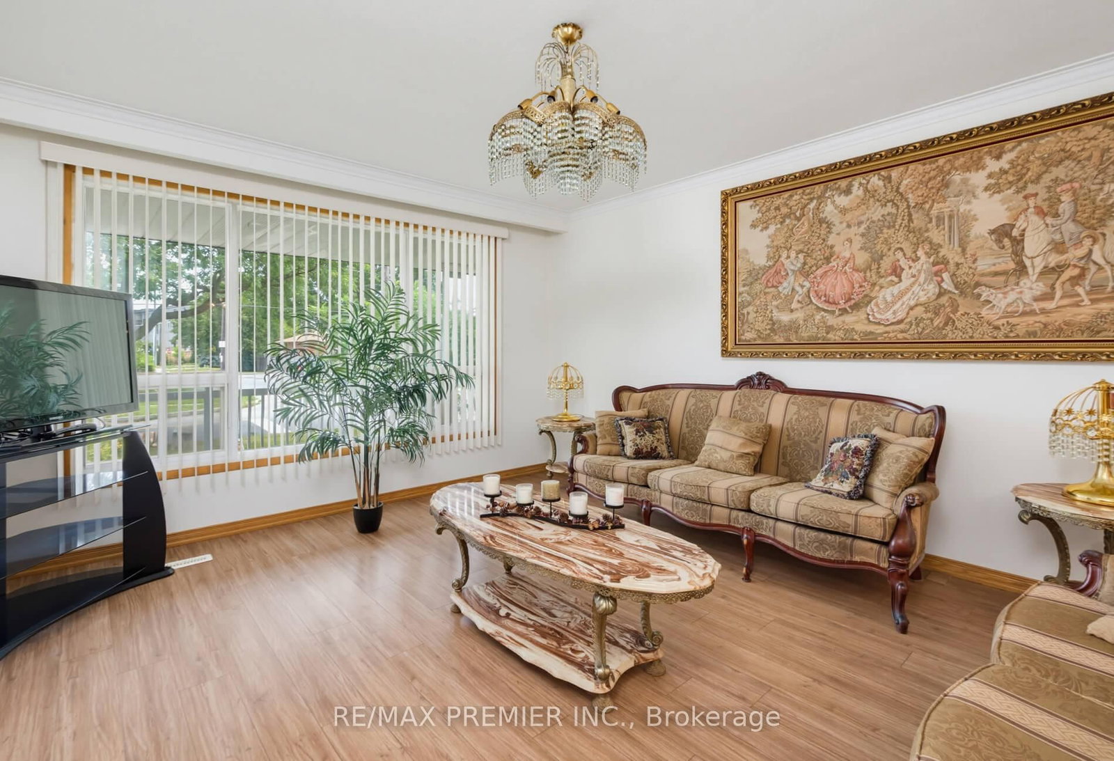 27 Whitfield Avenue • Toronto, ON photo 4