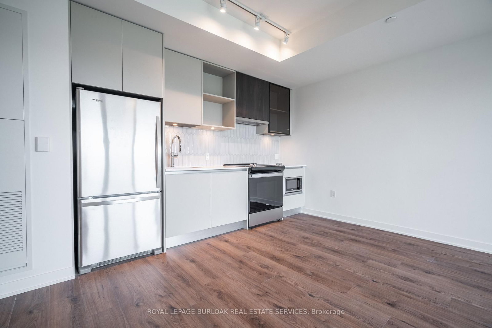 395 Dundas Street W • #801 • Oakville, ON photo 4