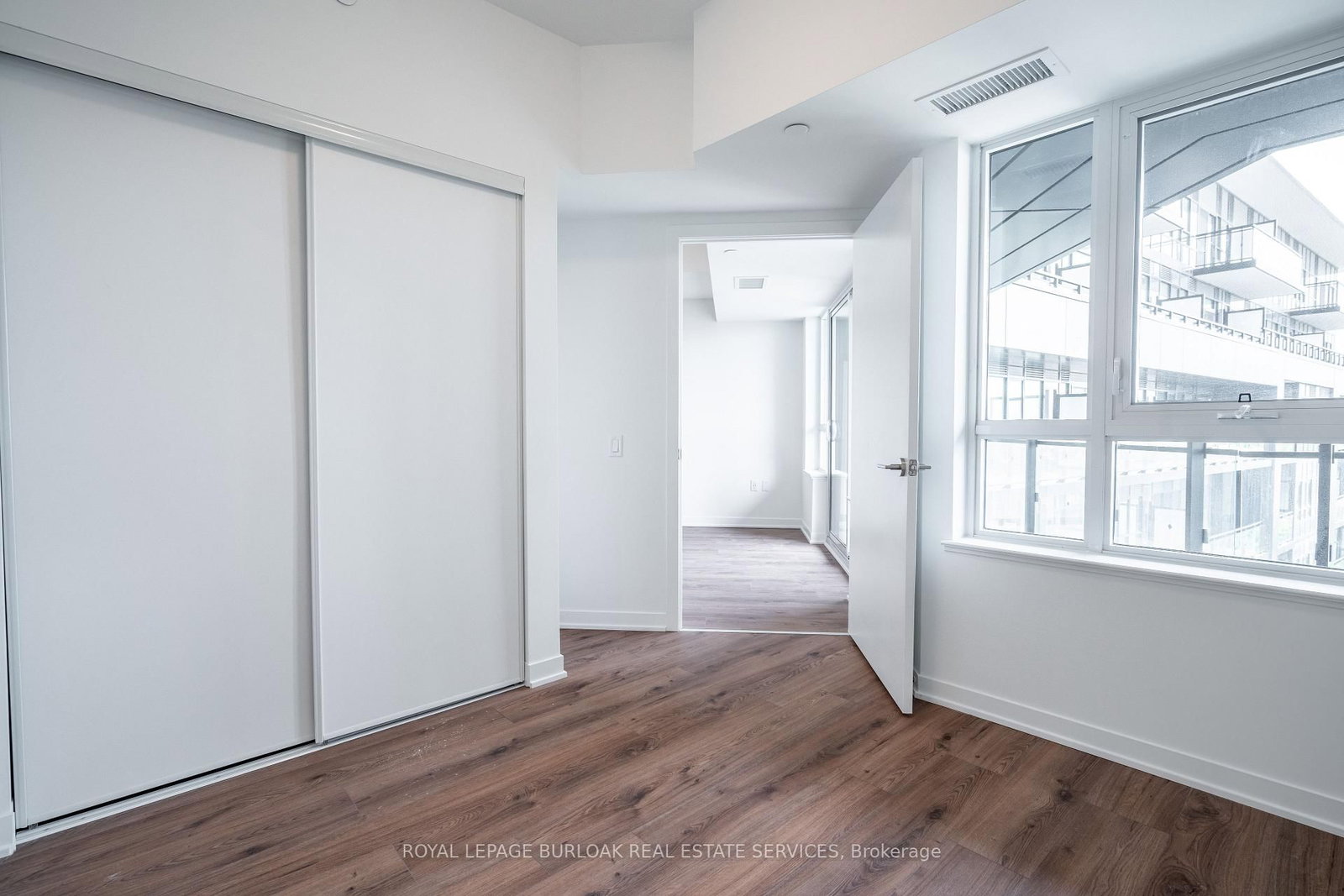 395 Dundas Street W • #801 • Oakville, ON photo 9