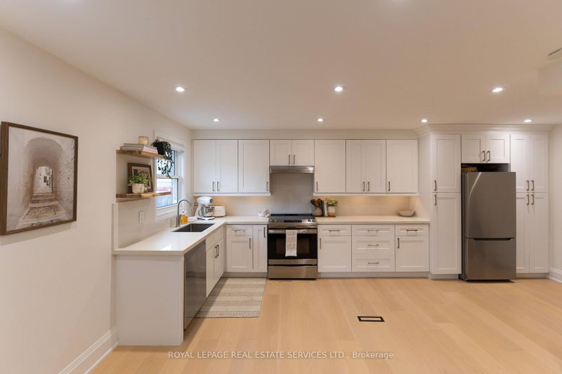 30 Heslop Milton,ON L9T 1B3 — Photo 8