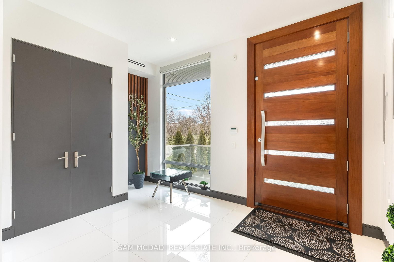 852 Goodwin Road • Mississauga, ON photo 3