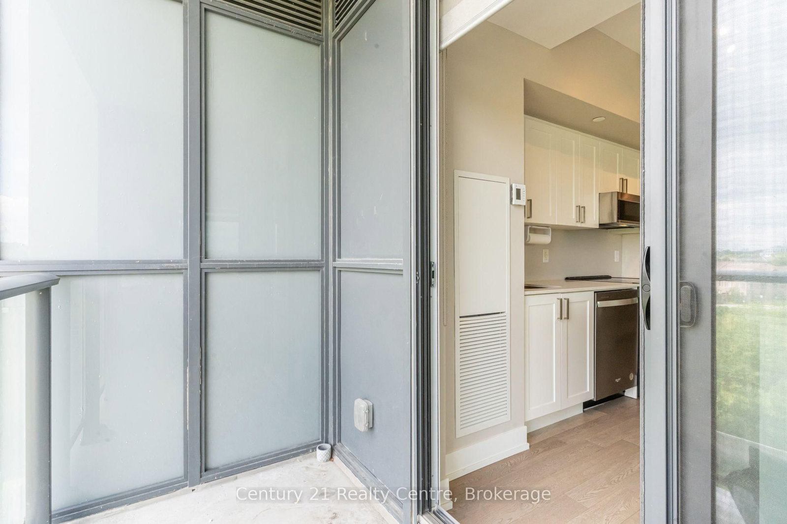 1063 Douglas McCurdy Common • #513 • Mississauga, ON photo 30