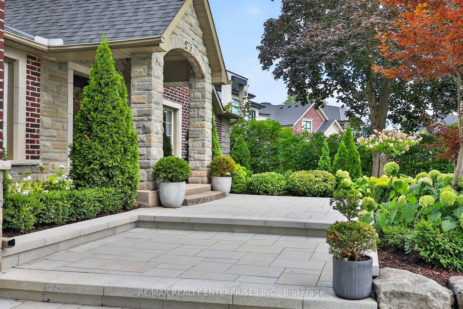 273 Savoy Crescent • Oakville, ON photo 4