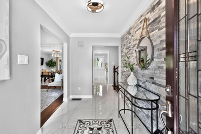 1873 Briarcrook Crescent • Mississauga, ON photo 5