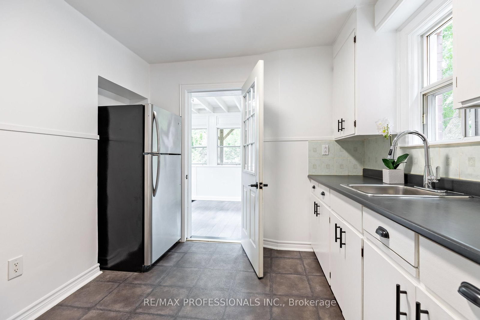 502 Jane Street • Toronto, ON photo 8