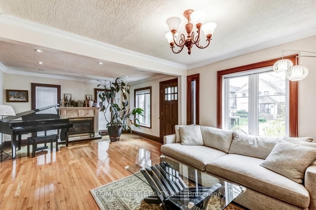 15 Wendover Road • Toronto, ON photo 5