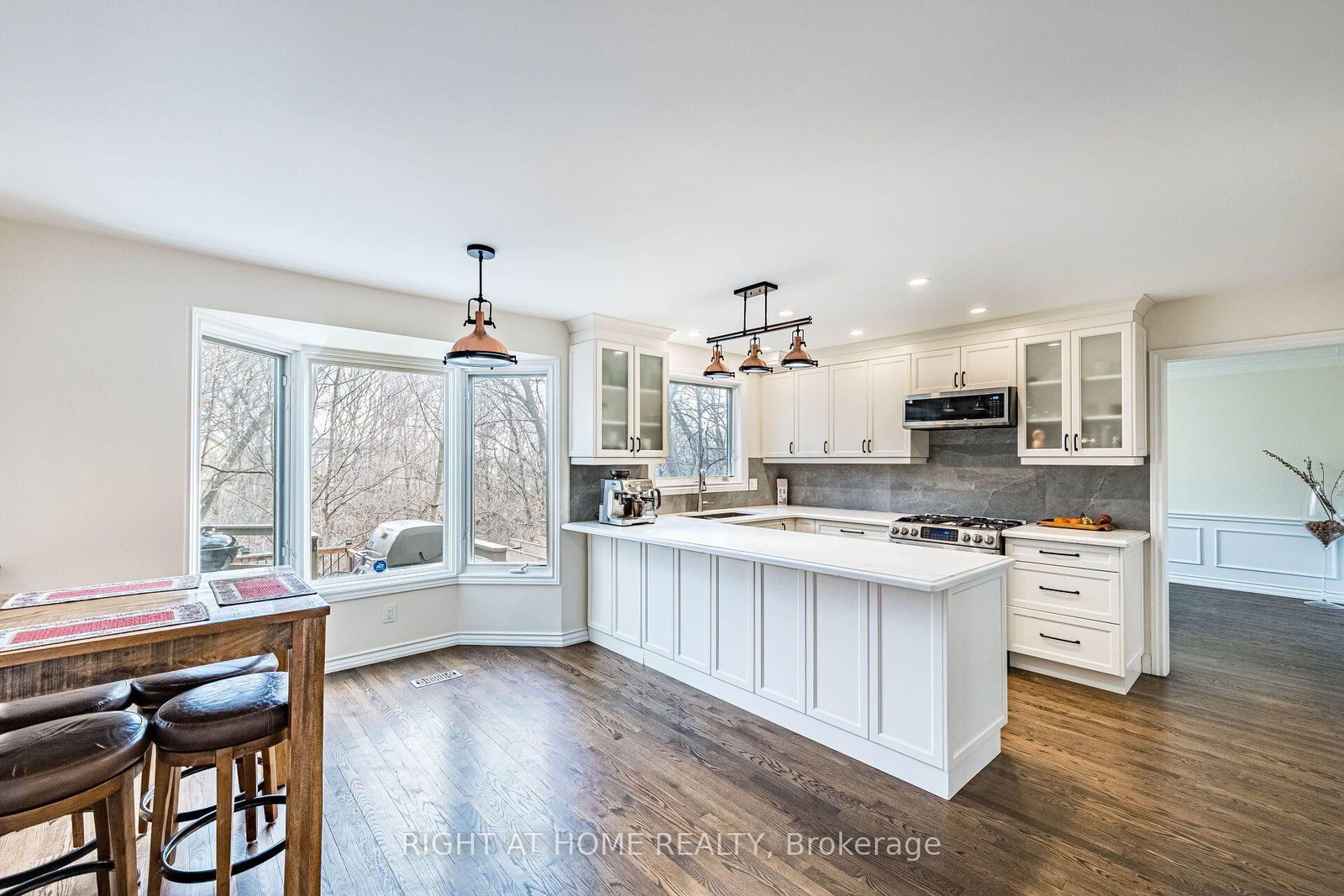1941 Four Seasons Drive • Burlington, ON photo 13