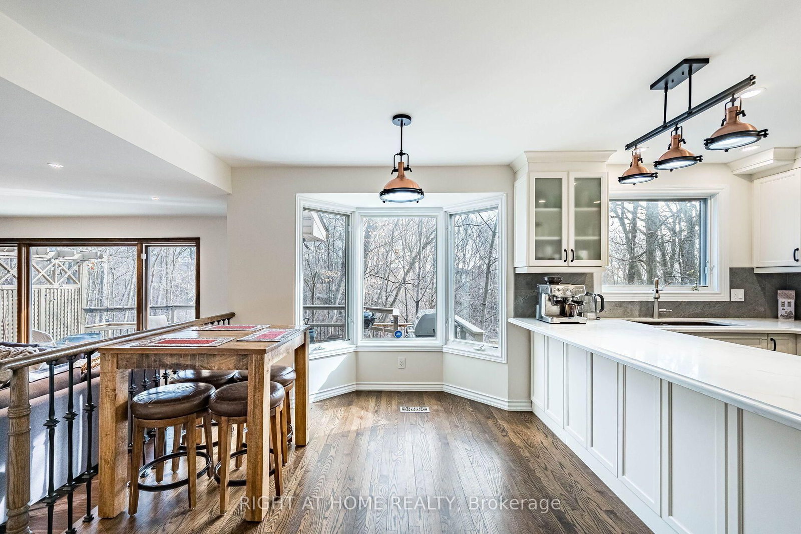 1941 Four Seasons Drive • Burlington, ON photo 15