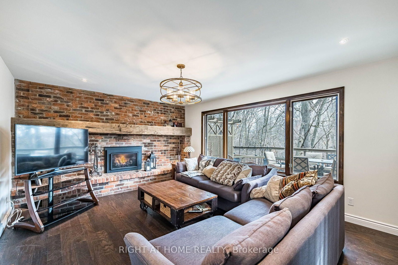 1941 Four Seasons Drive • Burlington, ON photo 19