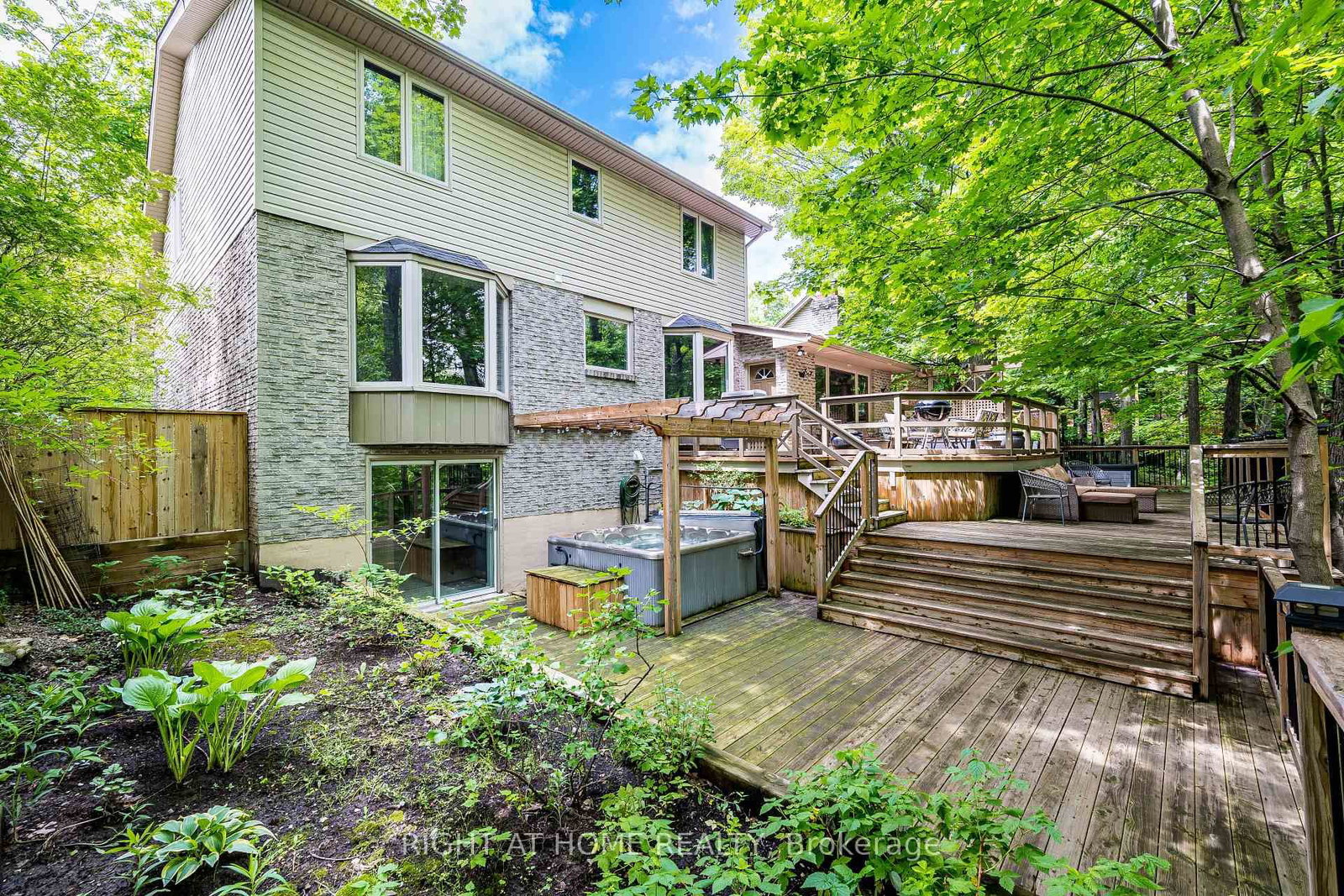 1941 Four Seasons Drive • Burlington, ON photo 39