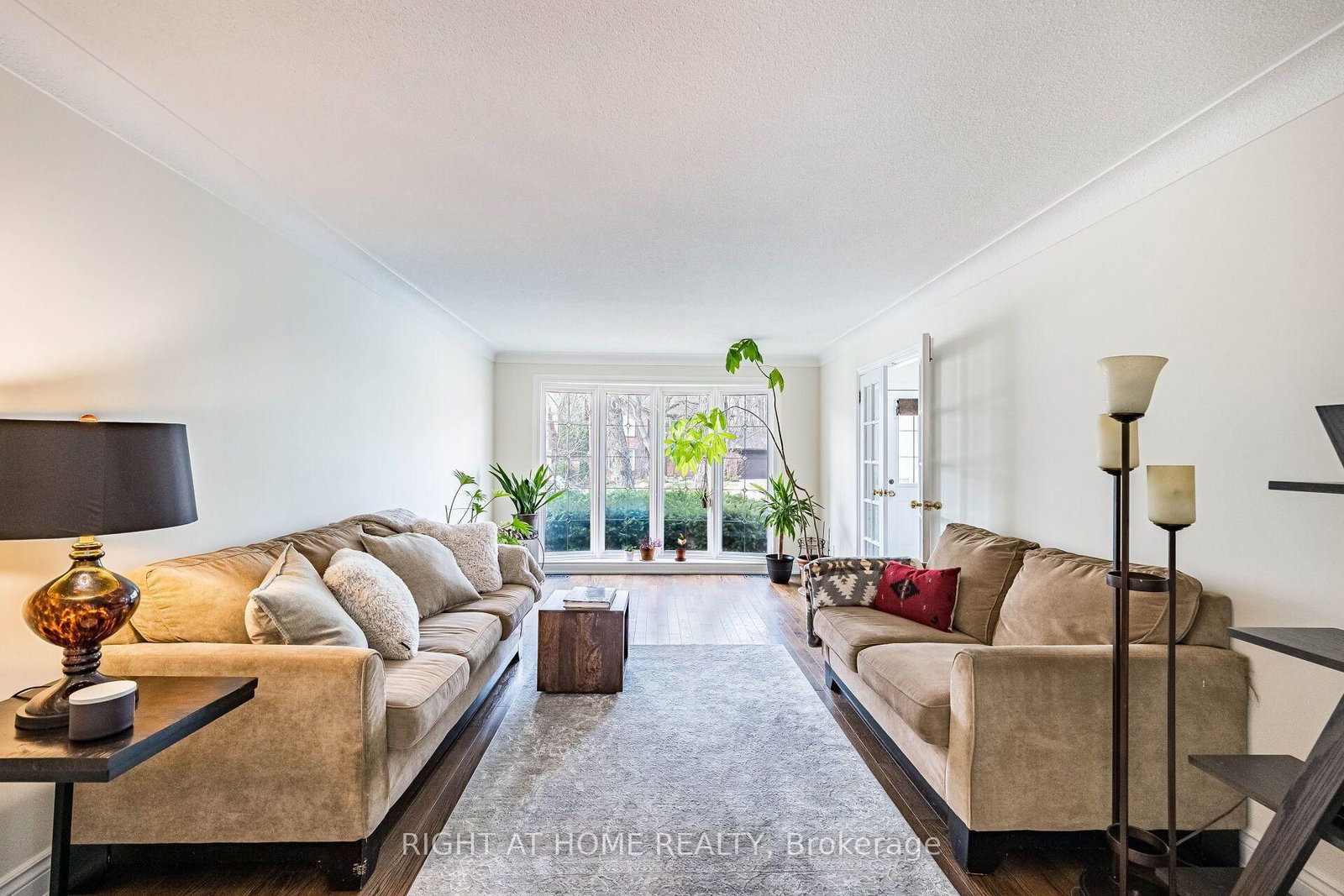 1941 Four Seasons Drive • Burlington, ON photo 8