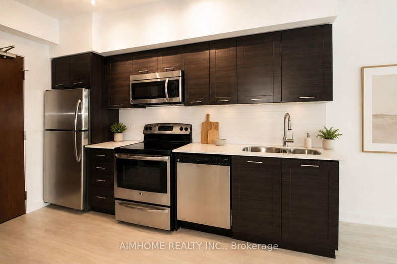 1604 - 2212 Lakeshore Boulevard W