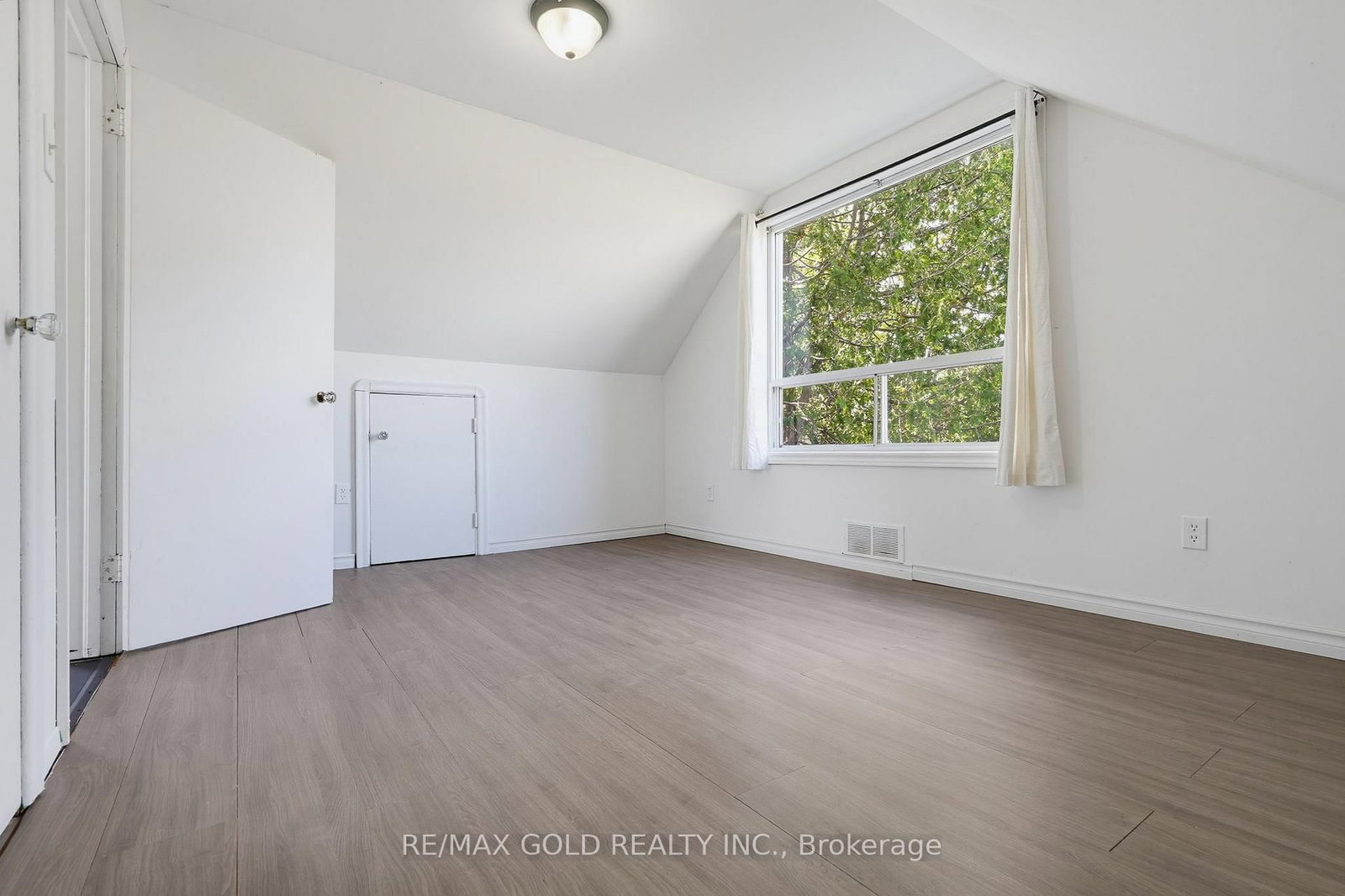 23 Pleasantview Avenue • Brampton, ON photo 15