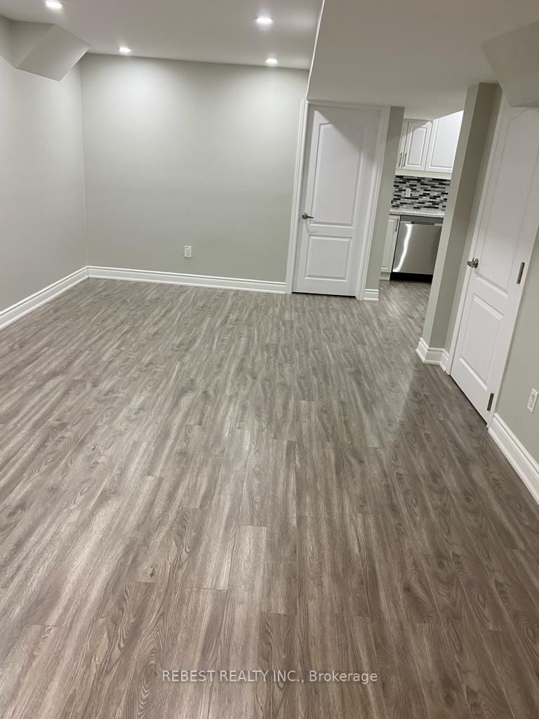 Bsmt - 20 Isle Royal Terrace