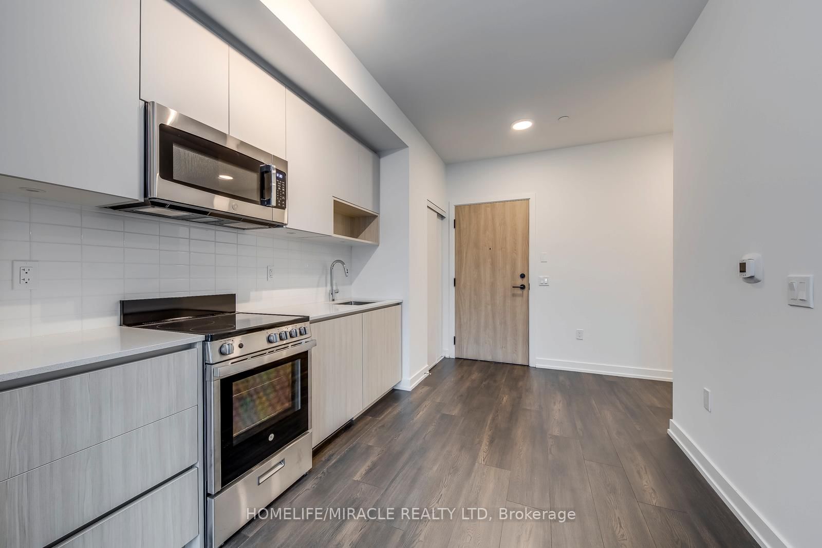 Condo for lease at 109-801 The Queensway, Toronto, Ontario, M8Z 1N4 - Stonegate-Queensway - MLS: W13711908