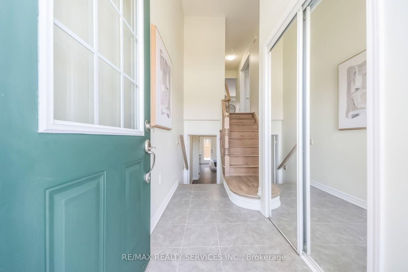 Upper - 39 Baycliffe Crescent