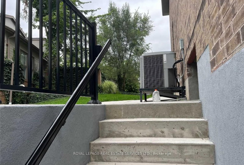 Lower - 45 Ontario Court S