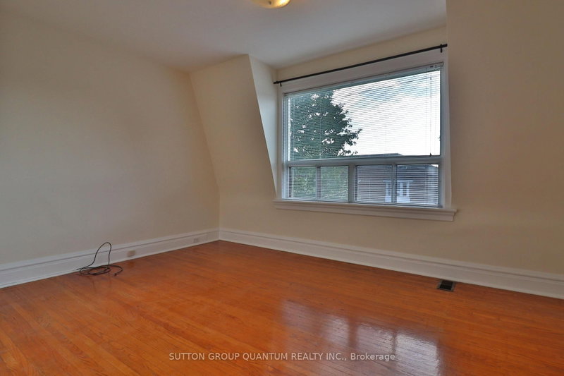 2ND FLR - 881 Lansdowne Avenue