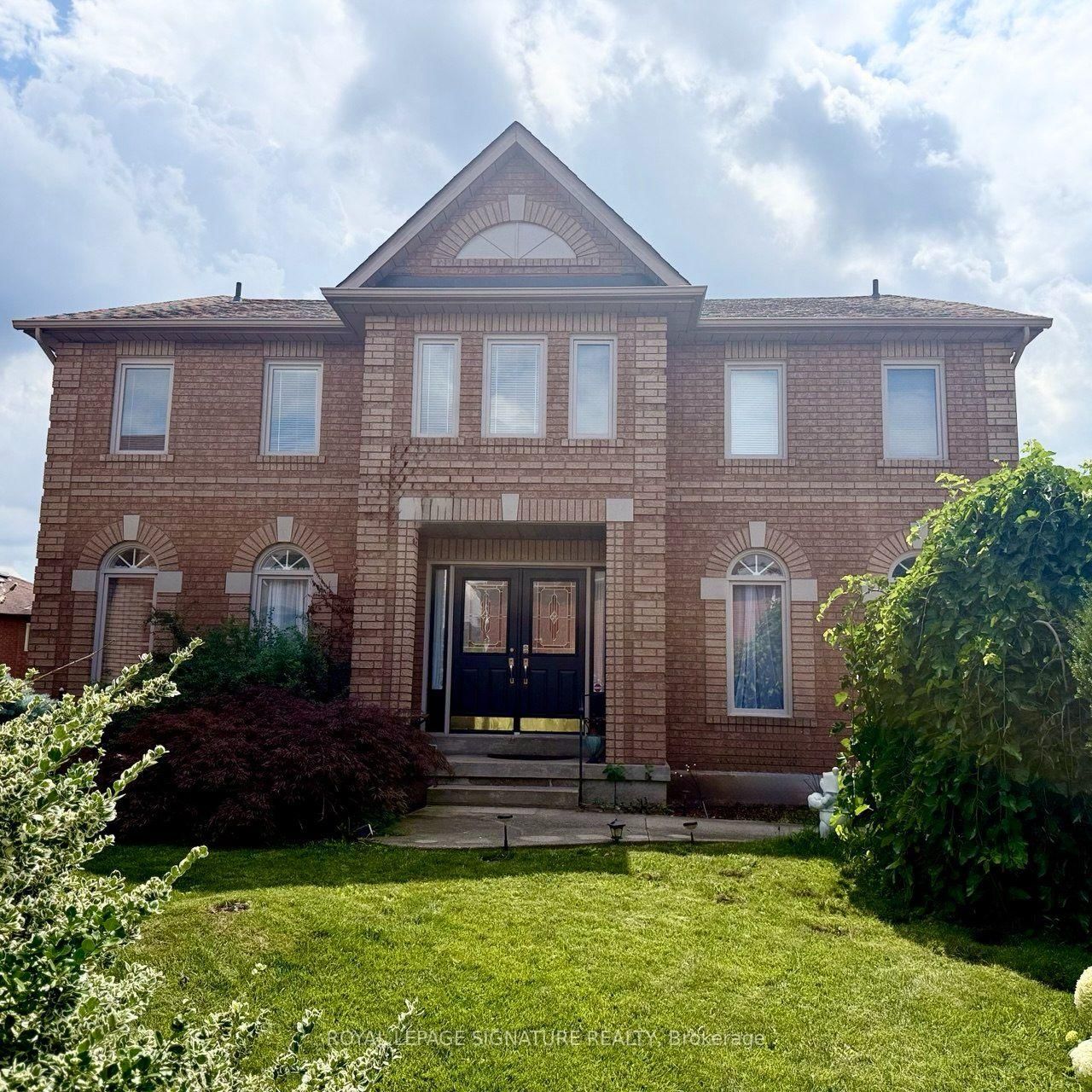 3388 Trelawny Circle • Mississauga, ON photo 1
