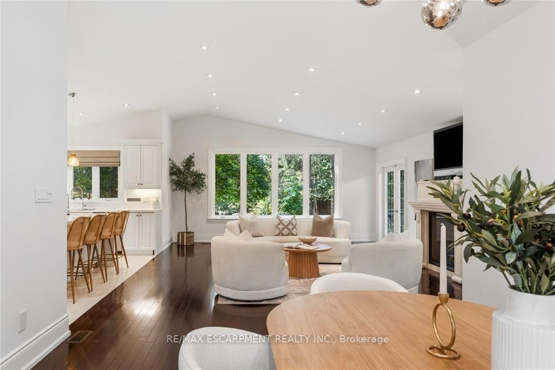 1063 Greenoaks Drive • Mississauga, ON photo 9