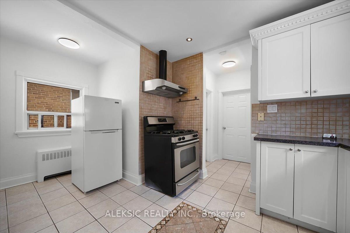 179 Thirtieth Street • Toronto, ON photo 13
