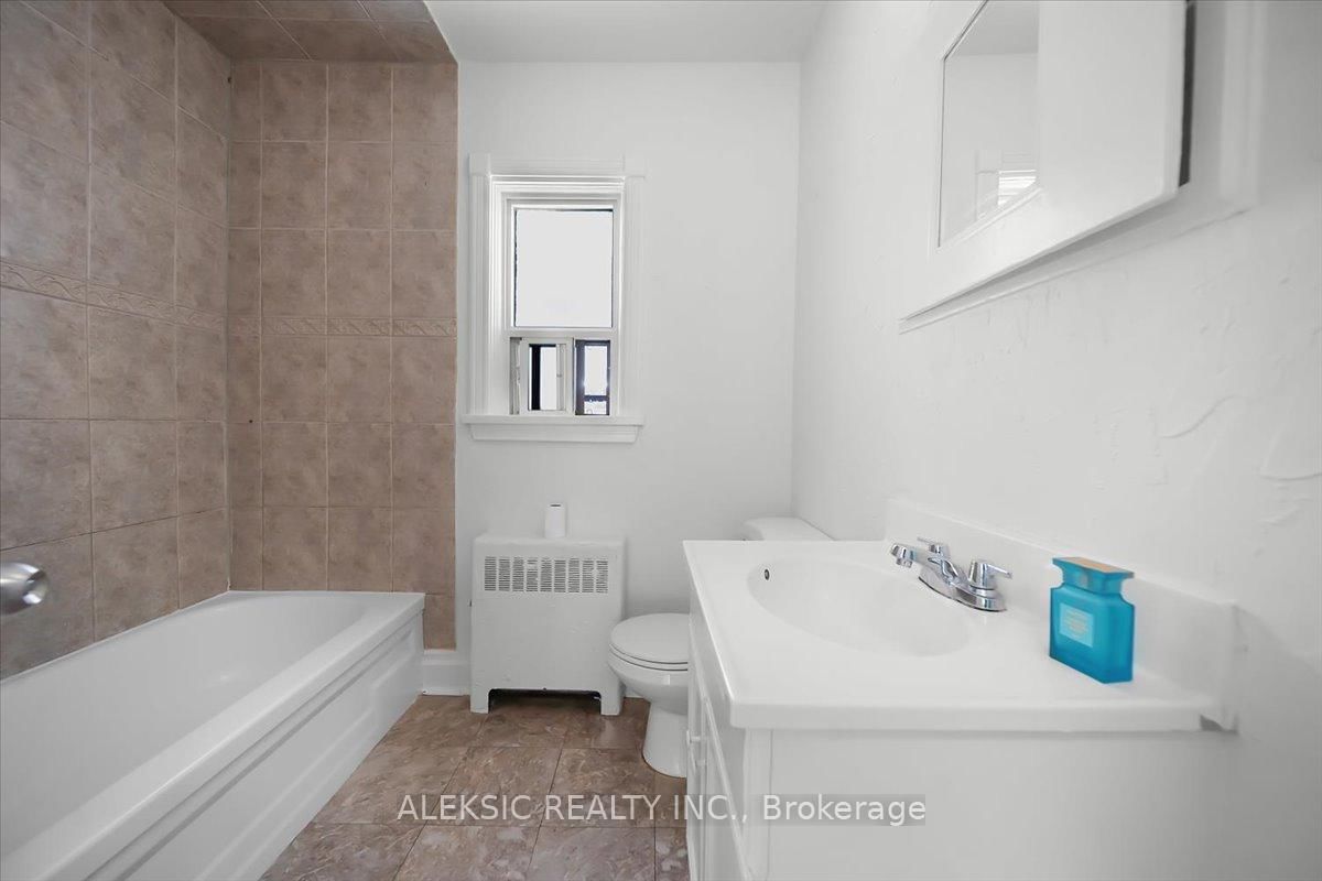 179 Thirtieth Street • Toronto, ON photo 16