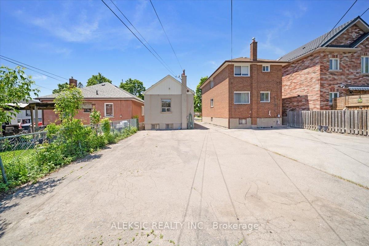 179 Thirtieth Street • Toronto, ON photo 33