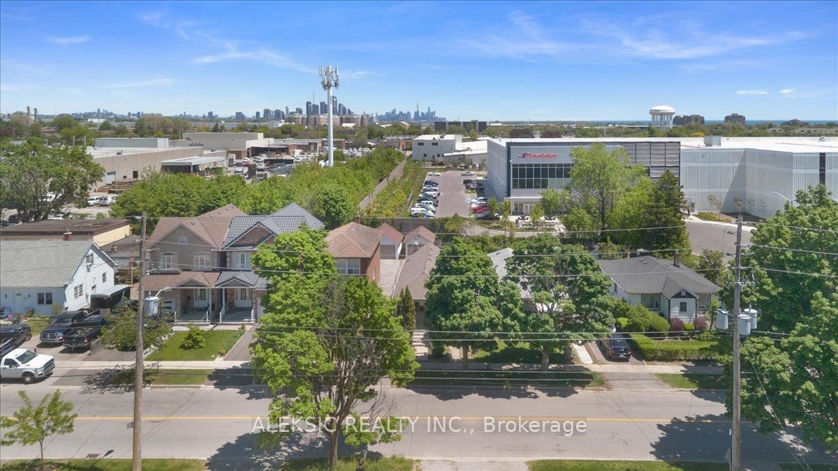 179 Thirtieth Street • Toronto, ON photo 36