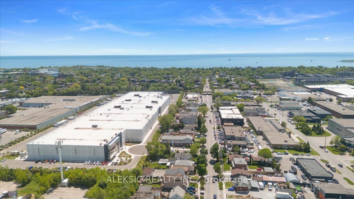 179 Thirtieth Street • Toronto, ON photo 38