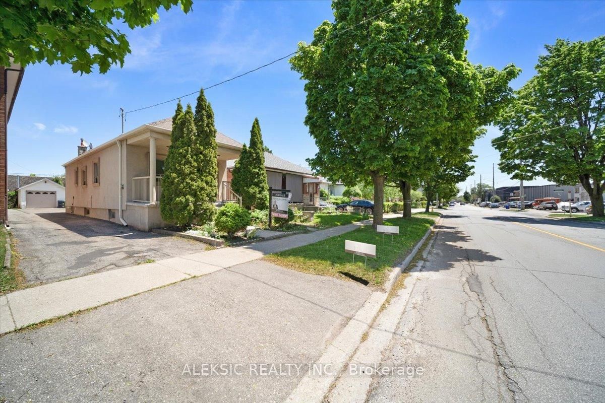 179 Thirtieth Street • Toronto, ON photo 4