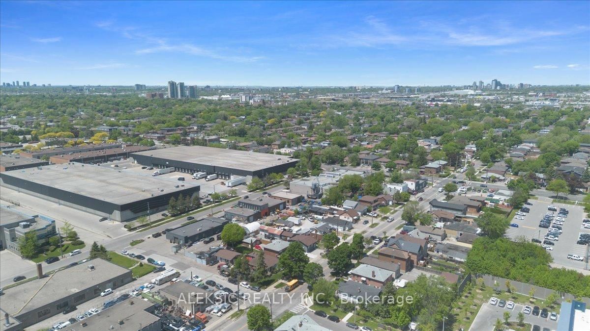 179 Thirtieth Street • Toronto, ON photo 40