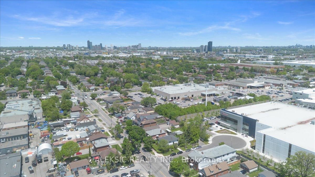 179 Thirtieth Street • Toronto, ON photo 42