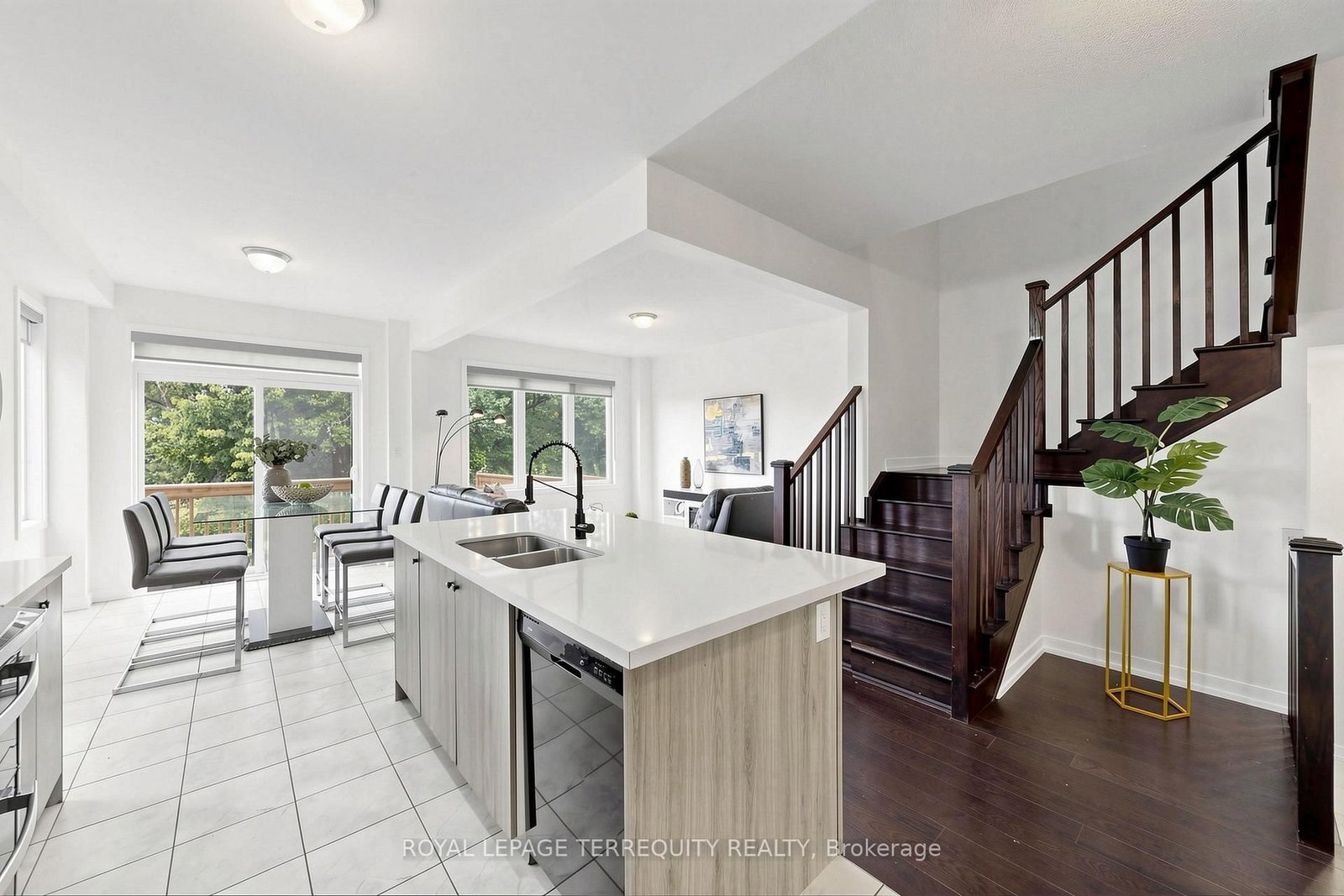 1456 Rose Way • Milton, ON photo 17