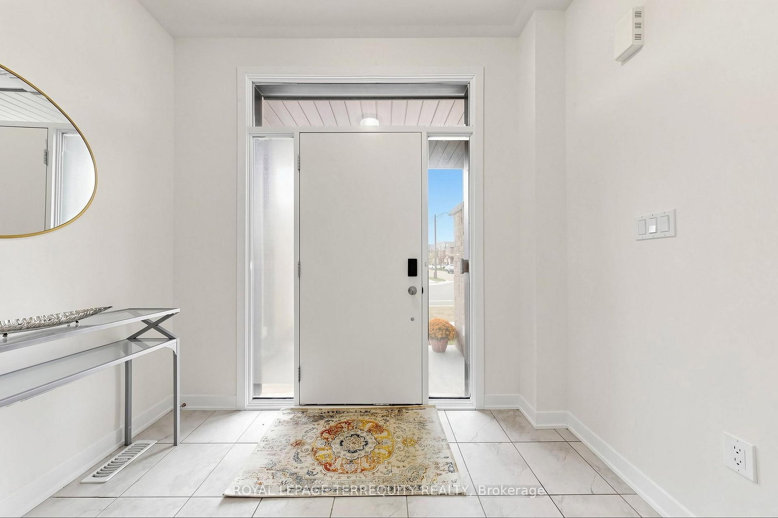 1456 Rose Way • Milton, ON photo 3