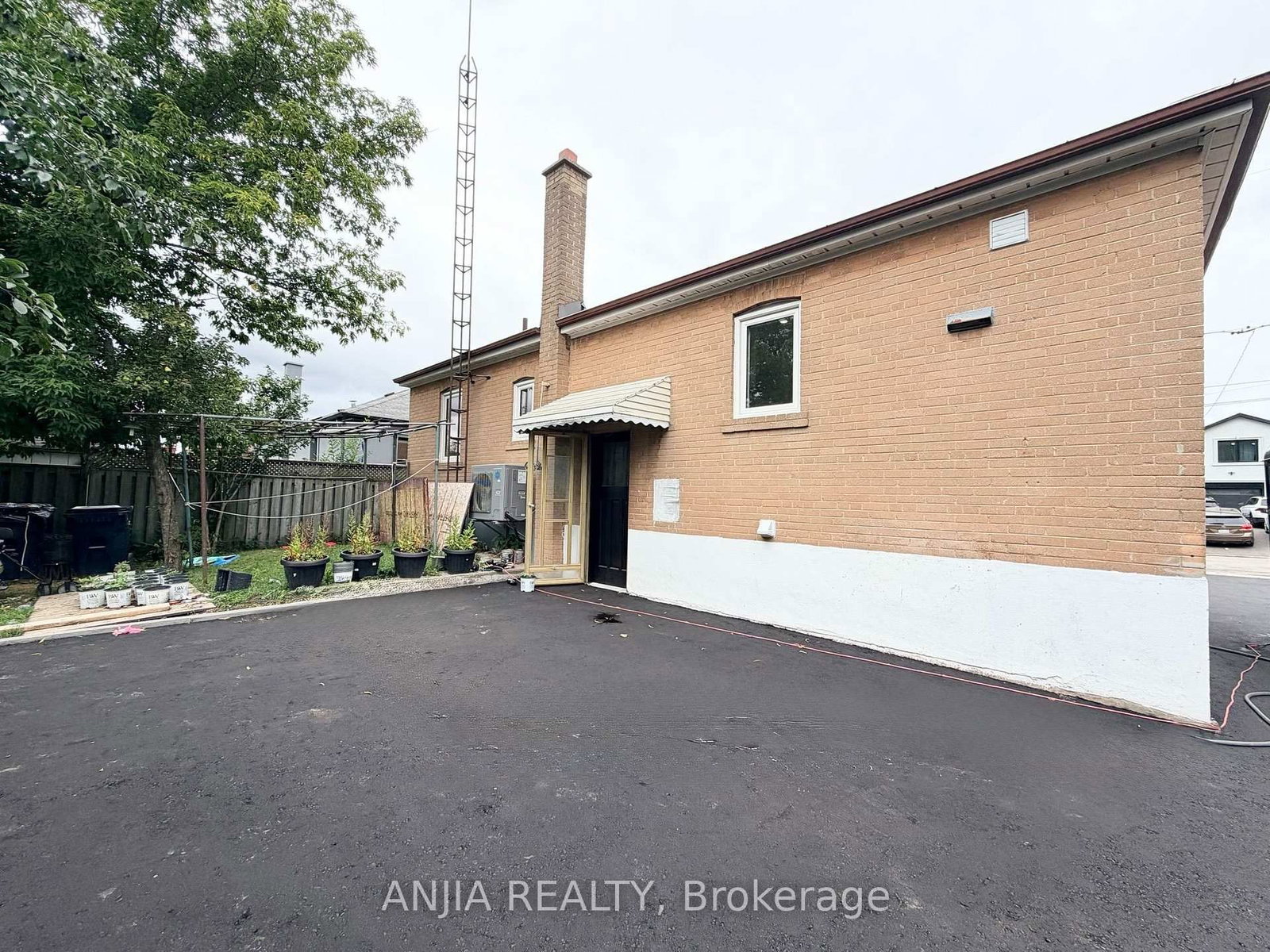 Listing Image 12