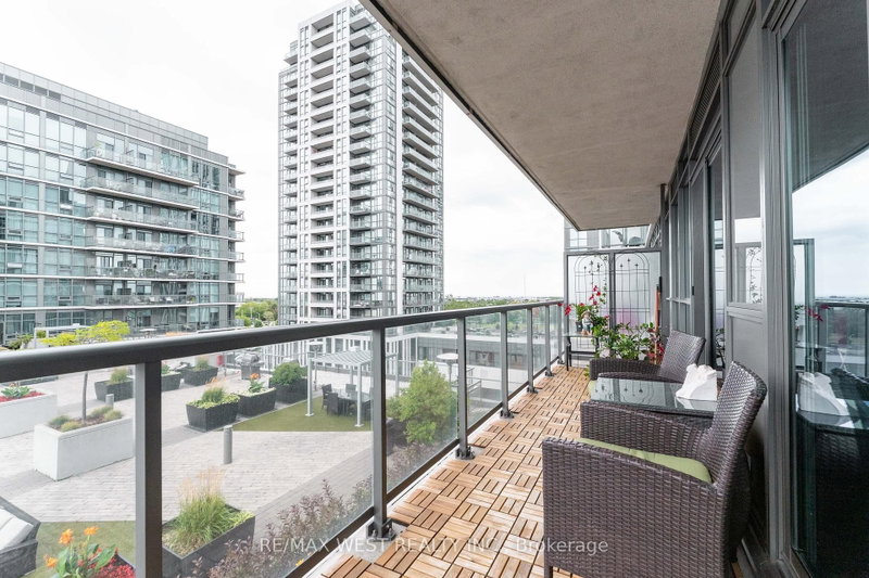 710 - 1185 The Queensway