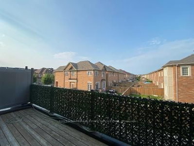 3060 Ernest Appelbe Boulevard • Oakville, ON photo 3