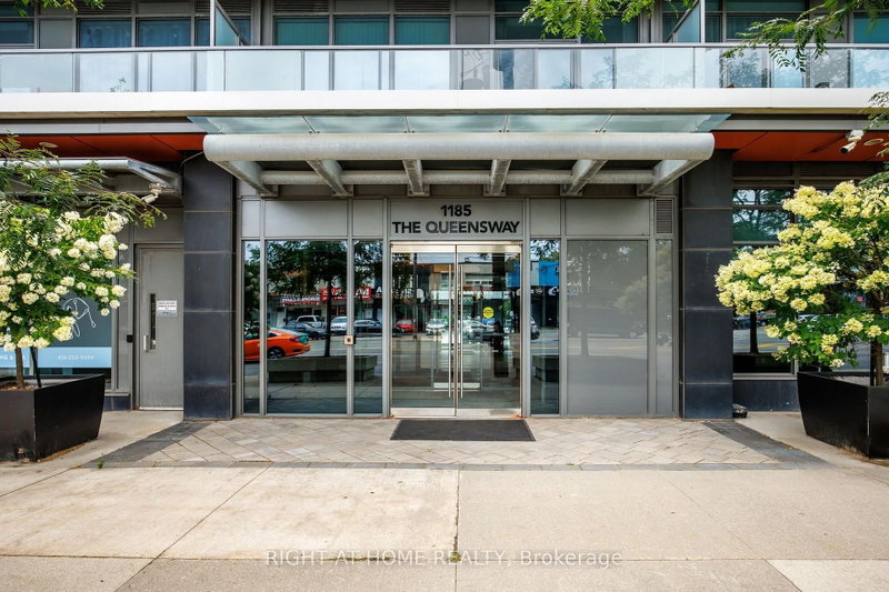 815 - 1185 The Queensway