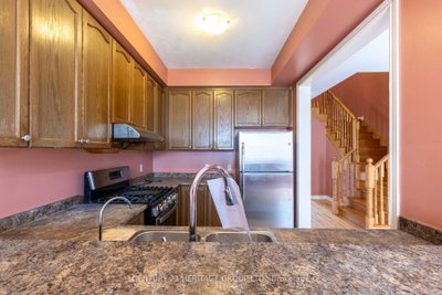 11 Pendulum Circle • Brampton, ON photo 8