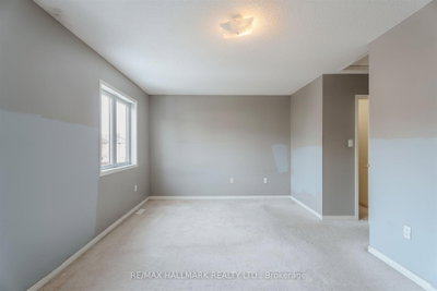 241 Featherstone Milton,ON L9T 7C3 — Photo 14