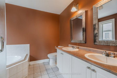241 Featherstone Milton,ON L9T 7C3 — Photo 16