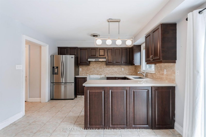 241 Featherstone Milton,ON L9T 7C3 — Photo 7