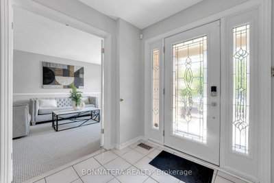 1409 Holly Court • Oakville, ON photo 6