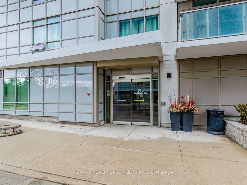 1302 - 816 Lansdowne Avenue