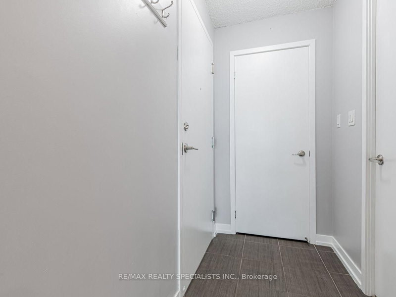 1302 - 816 Lansdowne Avenue