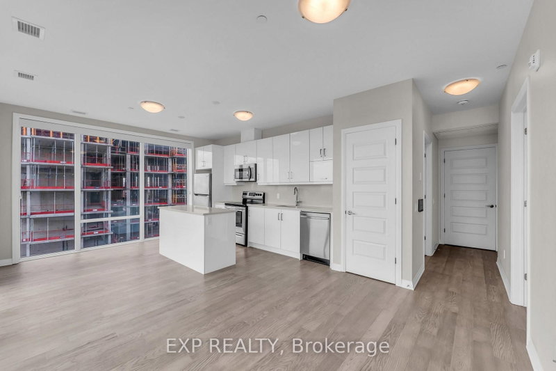 416 - 95 Dundas Street W